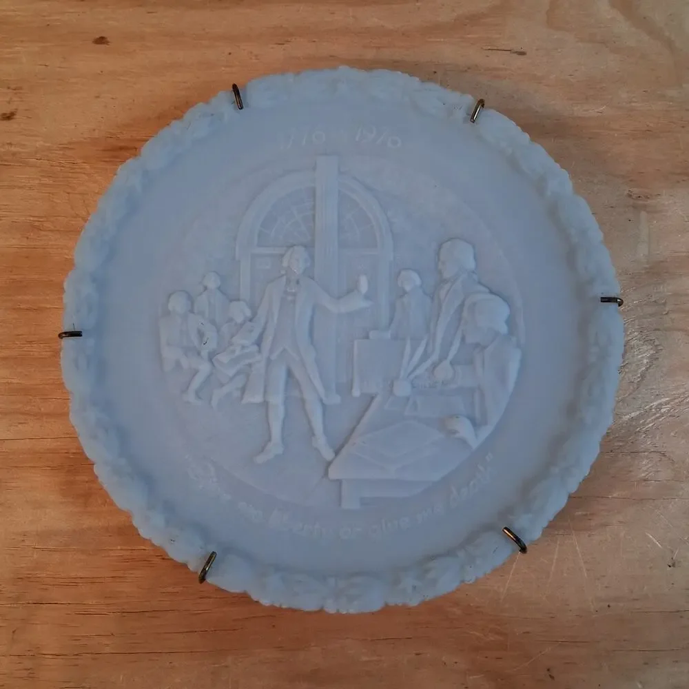 Fenton Vintage Give me Liberty 1776-1976 Bicentennial Powder Blue Glass Plate